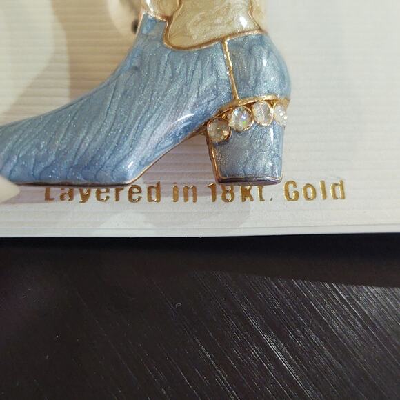 Western Mates Cowgirl boot hand painted enamel pin layered in 18kt gold - Picture 2 of 3
